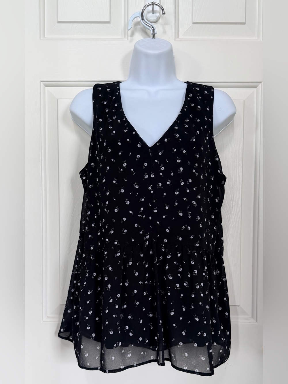 Kenzie Sleeveless V-Neck Black Floral Peplum Top